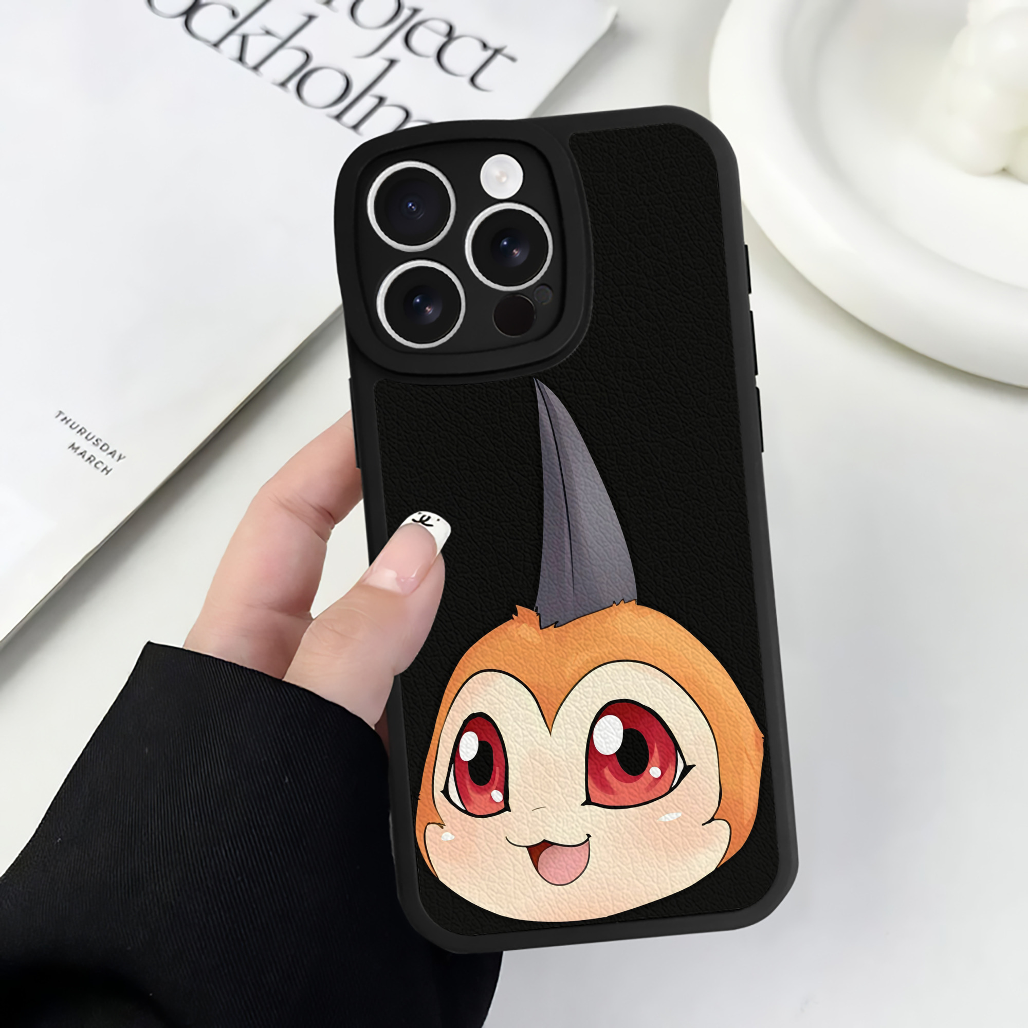 （画像用） Digimon デジタルモンスター/デジモン 【iPhone 16シリーズ対応】シリコンスマホケース（レザー調） 材質：シリコン
